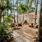 Nomads Boutique Hotel & Hostel